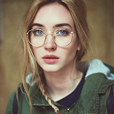 Девушка Александра